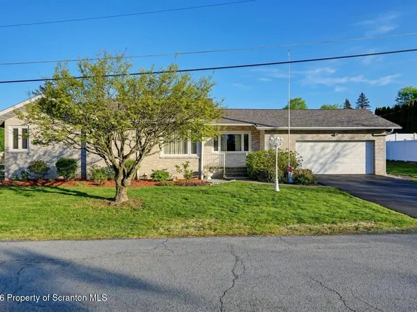 106 Ulysses Dr, Roaring Brook Twp, PA 18444