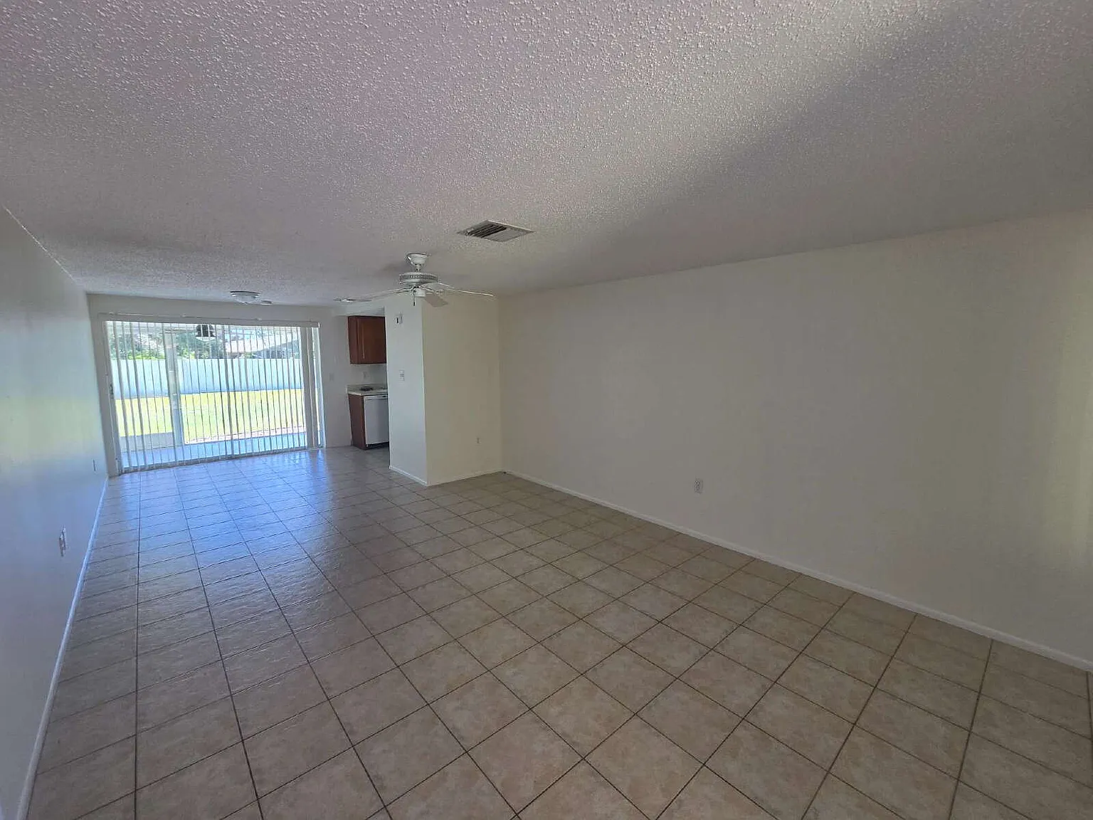 2 bed, 2.0 bath, 982 sqft, $1,600 — Photo 3