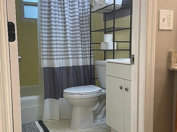 4th image of 831 White Dr