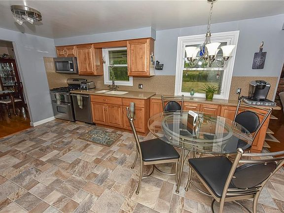 5th image of 203 Colonial Dr
