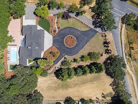 4th image of 741 Richardson Lane