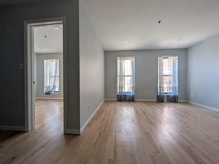 457 2nd St #3 — Photo 6