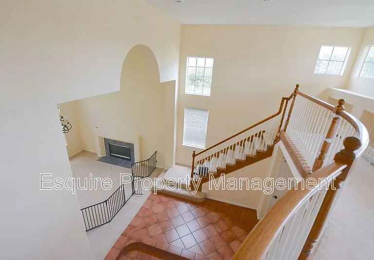 2340 Fairway Ct — Photo 2