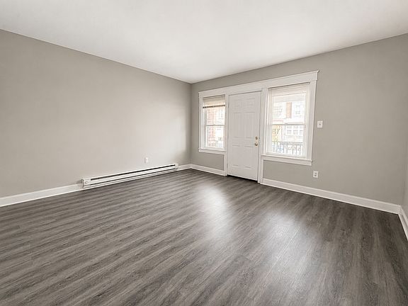 3rd image of 5840 Beaumont Ave