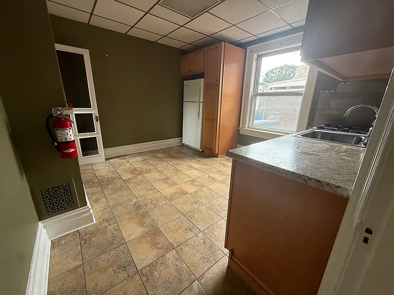 139 N 3rd St #3 — Photo 12