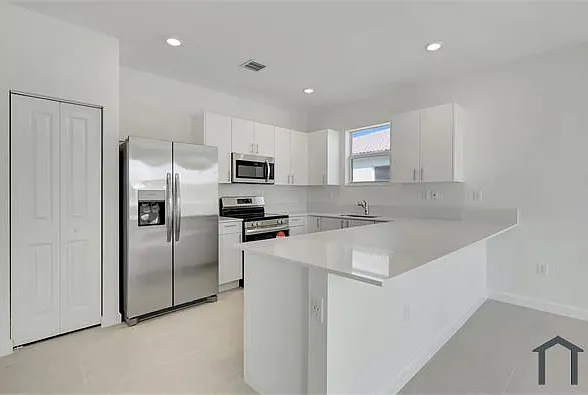 2811 SE 23rd Ter #2811 — Photo 10