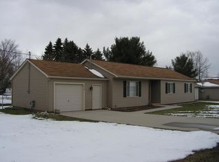 210 Ontario St, Houghton Lake, MI 48629