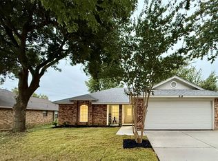 818 Wind Brooke Dr, Arlington, TX 76001
