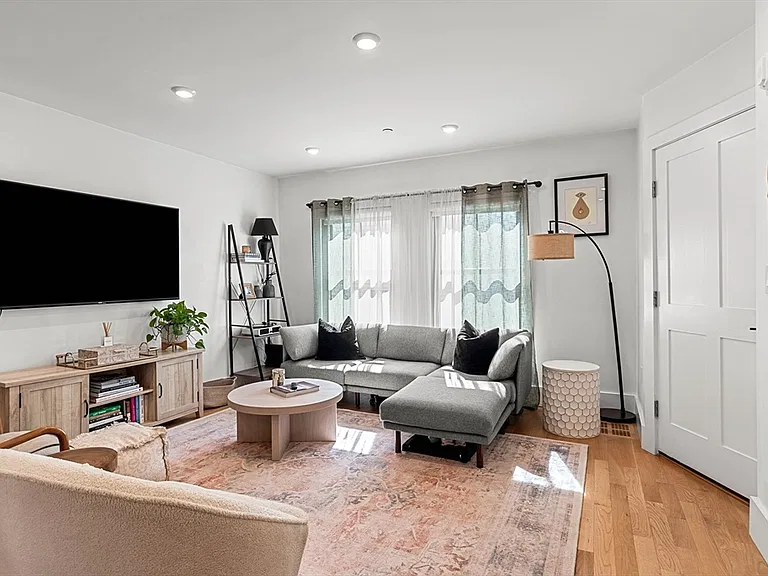 4 Everett Pl #1 — Photo 1