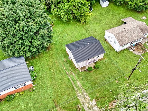 4th image of 107 Clover Ln