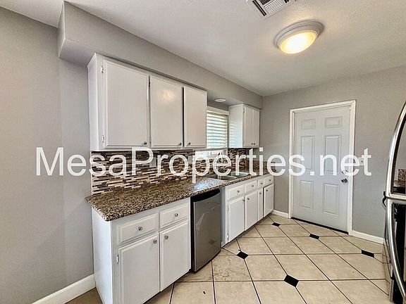 5th image of 16327 Seneca Rd