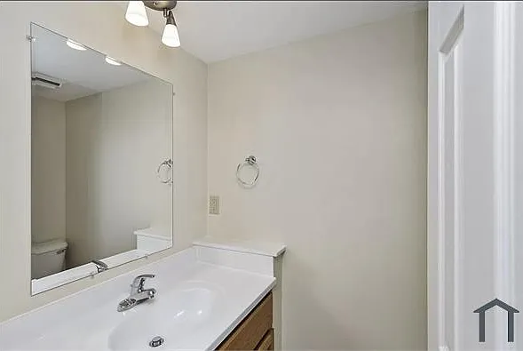 2323 N Ardell Pl — Photo 10