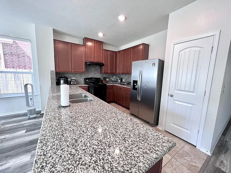 7900 Crystalbrook W — Photo 16