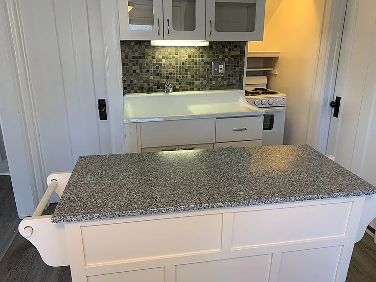 822 Hawthorn Ave — Photo 4
