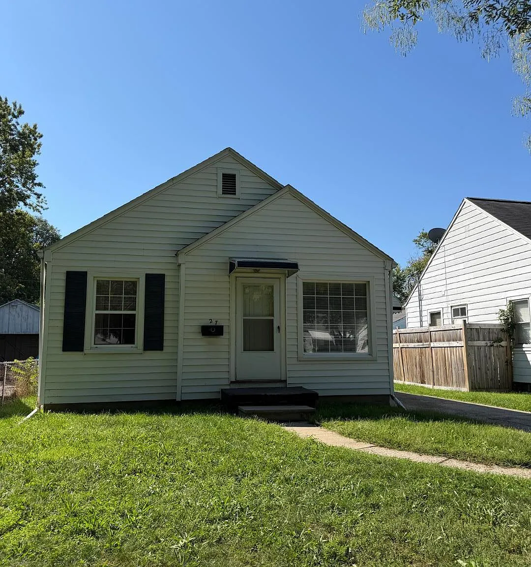 2 bed, 1.0 bath, 738 sqft, $1,100 — Photo 2