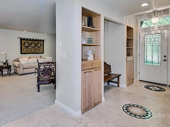 5th image of 2129 Huntington Dr