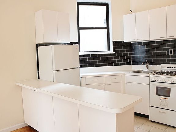 3rd image of 490 E 74th St APT 7