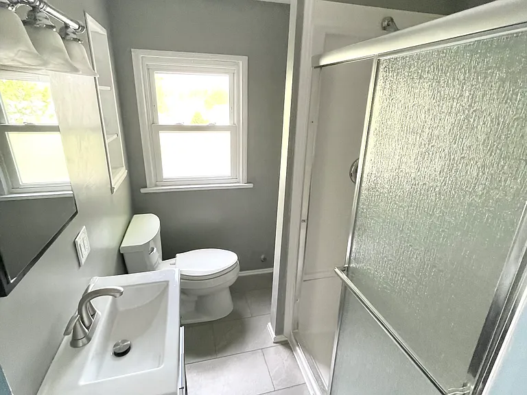 1203 Irving Ave — Photo 5