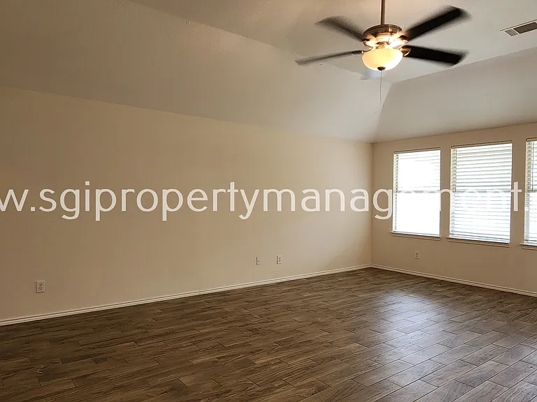 2304 Hayes St — Photo 5