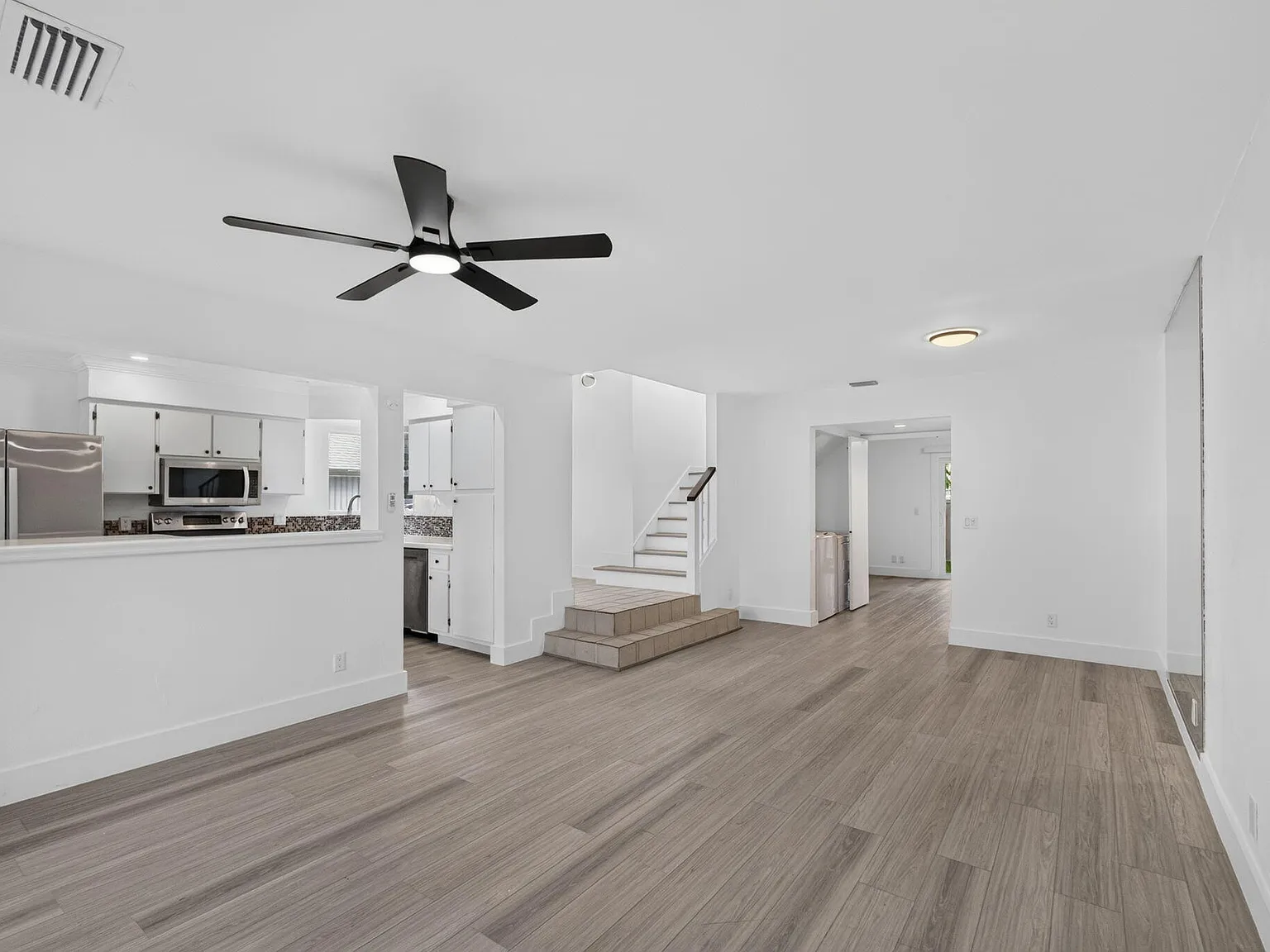 3 bed, 2.5 bath, 1254 sqft, $3,100 — Photo 3