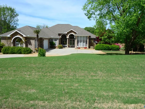 12820 Saint Andrews Dr, Athens, AL 35611