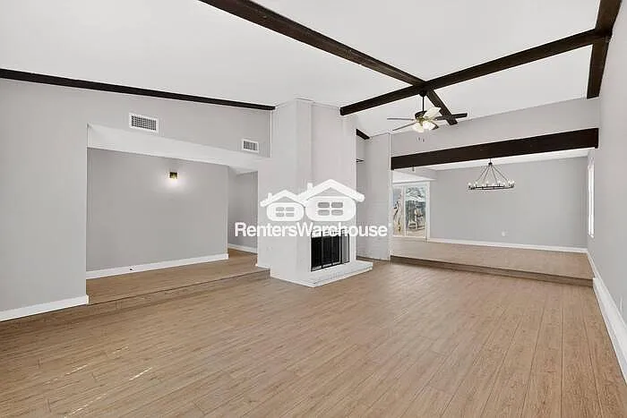 2605 Royal Oaks Dr — Photo 6