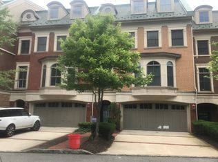 30 Regency Pl, Weehawken, NJ 07086