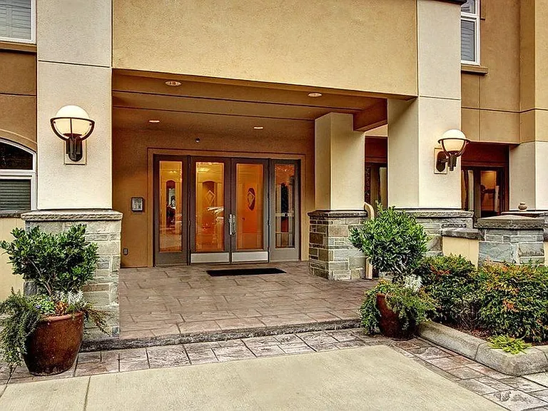 zillow_building_front