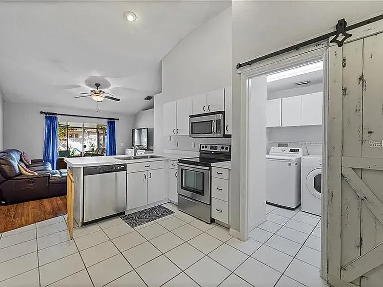 3 bed, 1440 sqft, $2,300 — Photo 4