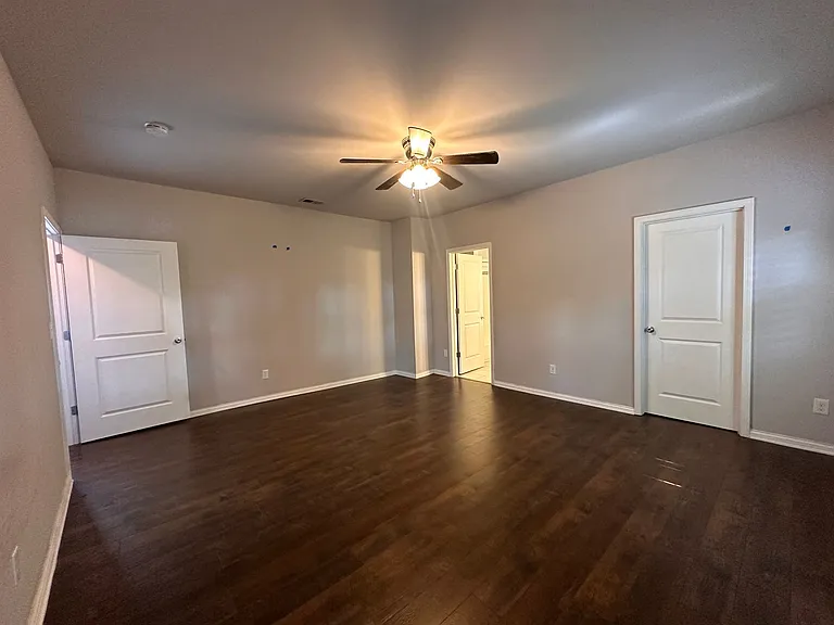 829 E Chestnut St — Photo 24