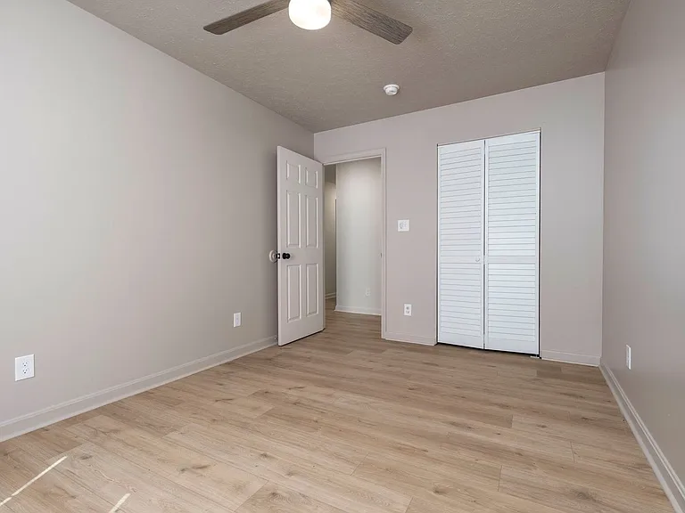 1238 S Preston St — Photo 14