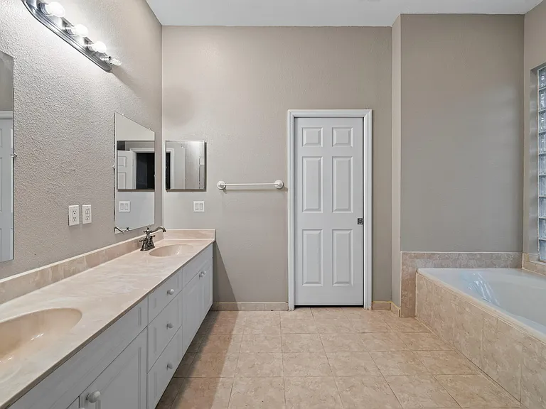4059 SW Kamsler St — Photo 21