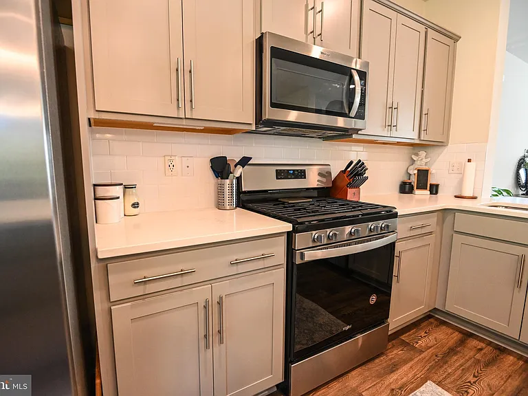 2047 Hinshaw Dr — Photo 26