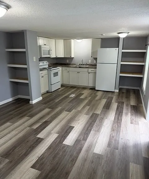 184 Dixon Rd — Photo 3