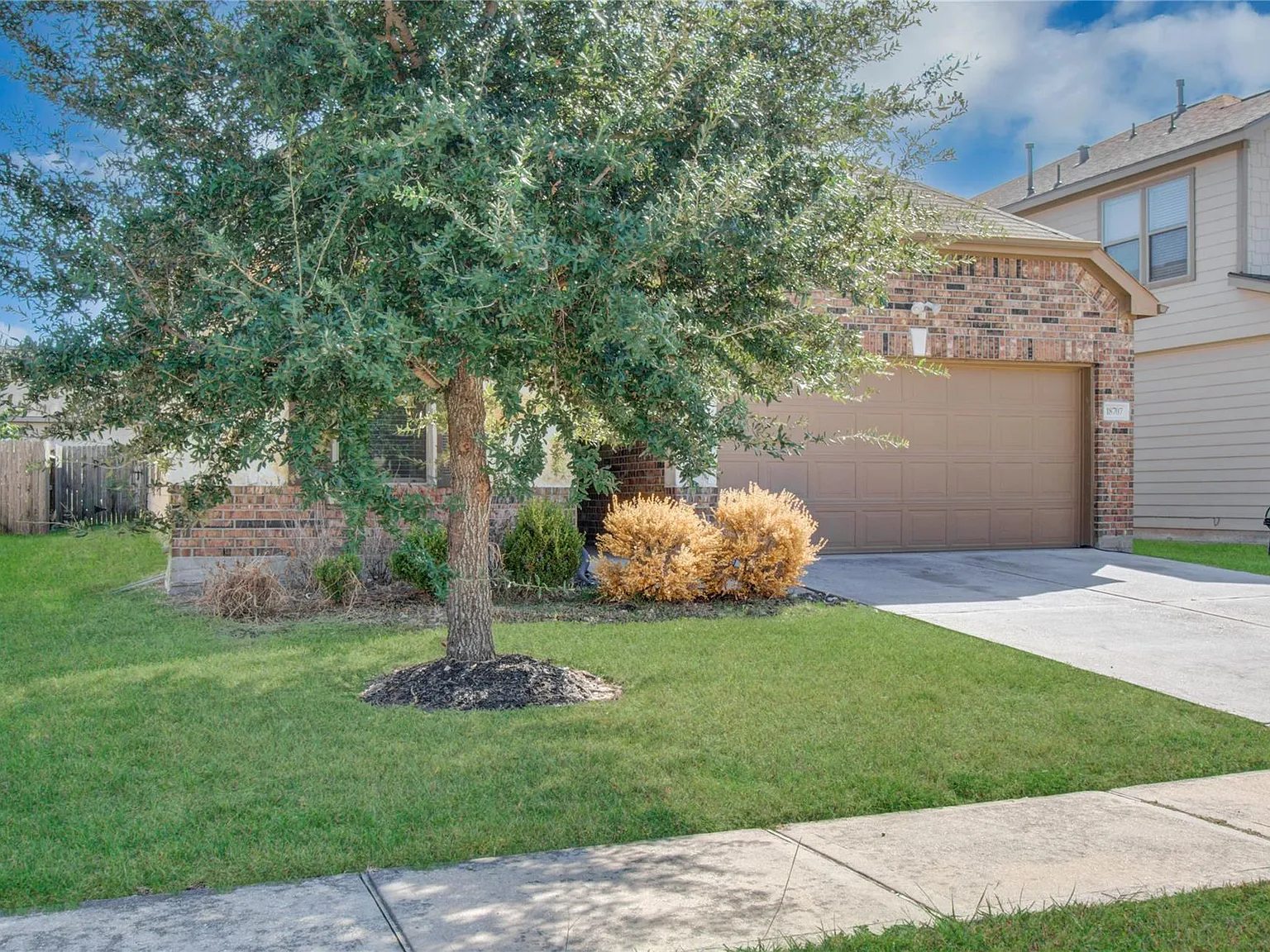 4 bed, 2.0 bath, 1985 sqft, $2,500 — Photo 4