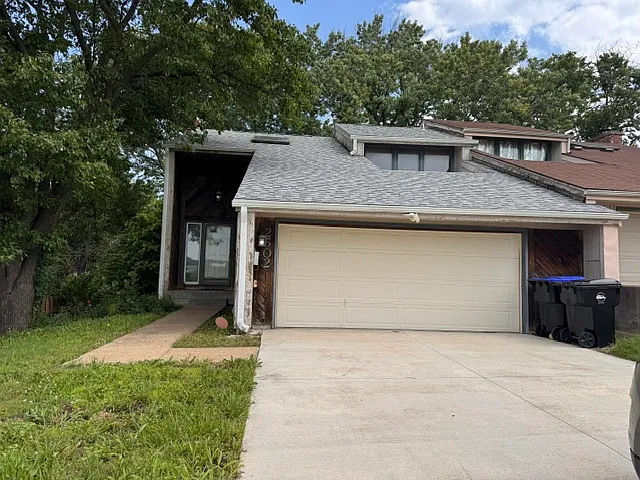 2502 SW 30th St — Photo 1