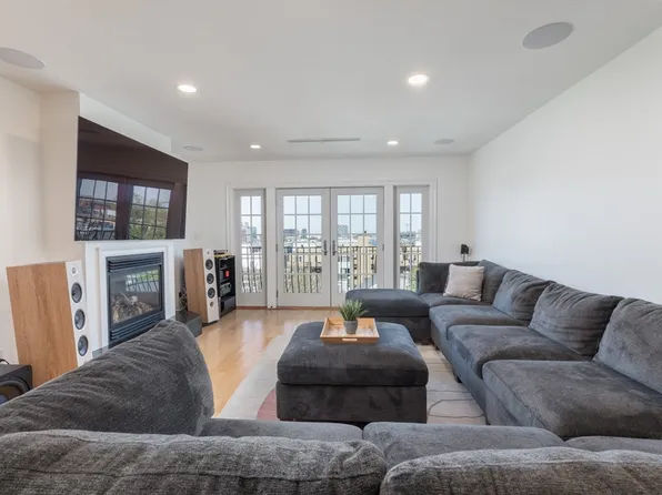 312-320 W 3rd St APT 204, Boston, MA 02127