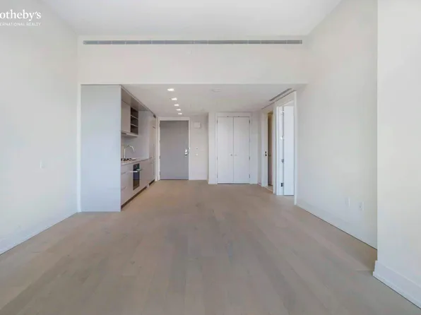 550 Vanderbilt Avenue image 2 of 15