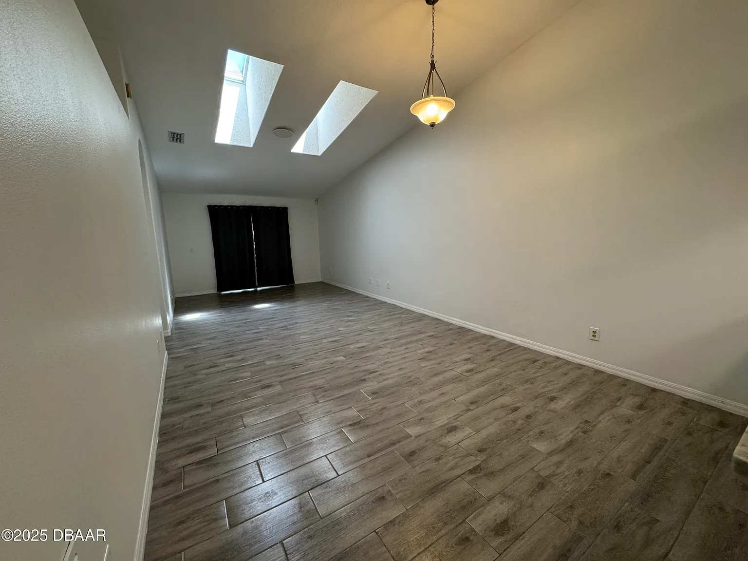 2 bed, 2.0 bath, 1202 sqft, $1,775 — Photo 2