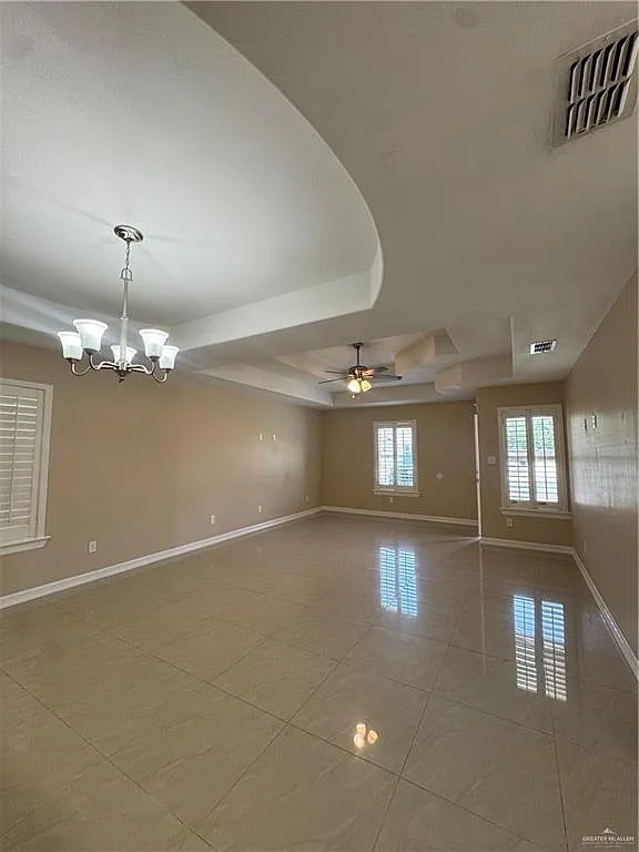 3 bed, 2.0 bath, 1400 sqft, $1,200 — Photo 4