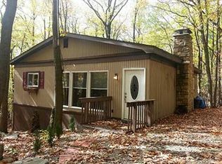 221 Greenbrier Rd, Acme, PA 15610