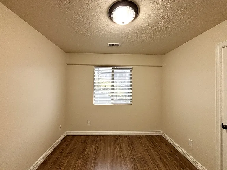1014 W Village River Ln — Photo 21