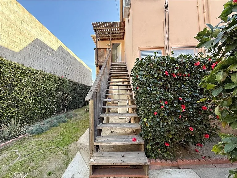 4343 Laurel Canyon Blvd — Photo 29