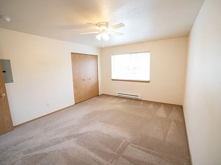 370 N Douglas St — Photo 16