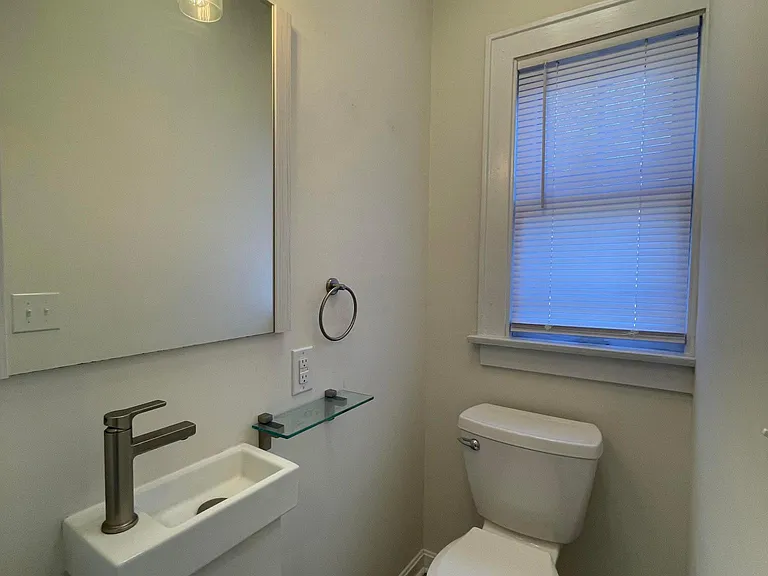2998 Indianola Ave — Photo 9