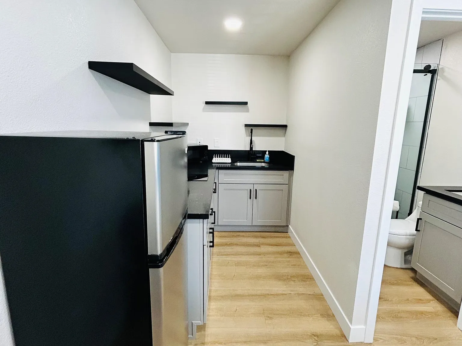 4 bed, 17.0 bath, $1,624 — Photo 3