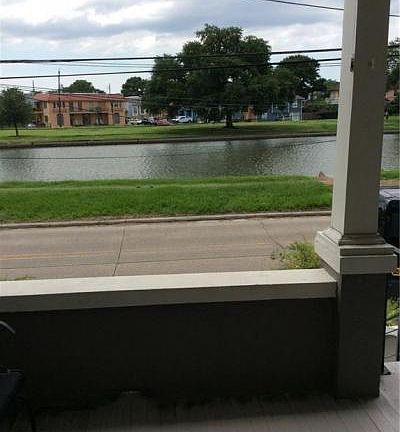 3rd image of 812 Moss St