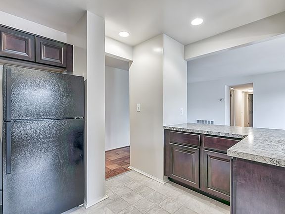 3rd image of 417 Wheaton Pl APT G