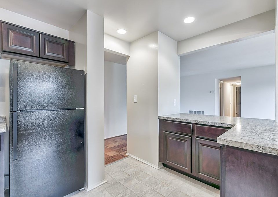 Open kitchen with breakfast bar