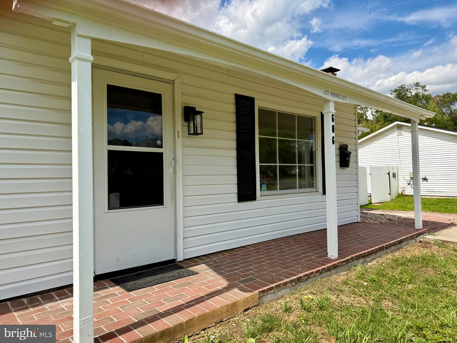 3 bed, 2.0 bath, 1378 sqft, $2,900 — Photo 3